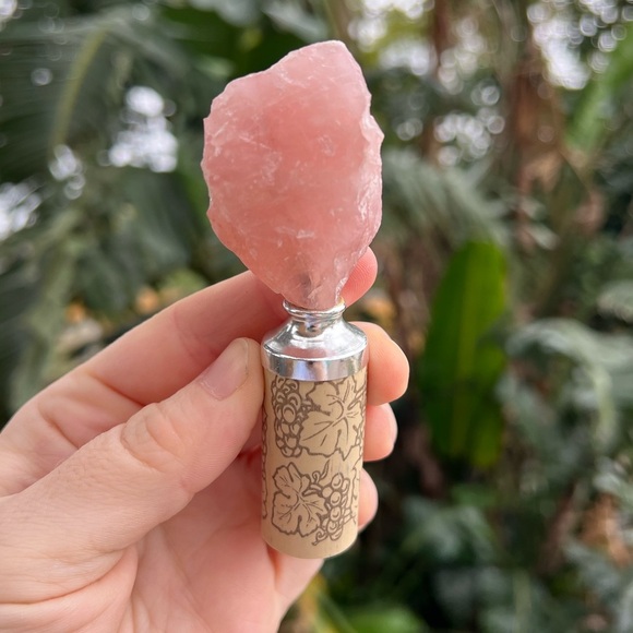 Rose Quartz Wine Bottle Stopper - Elegant Handcrafted Design - Picture 7 of 9